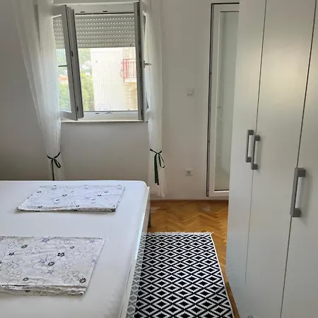 Relax Apartmán Okrug Gornji