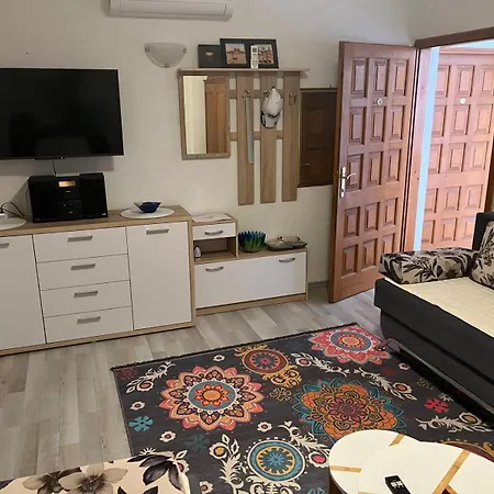 Relax Apartmán Okrug Gornji